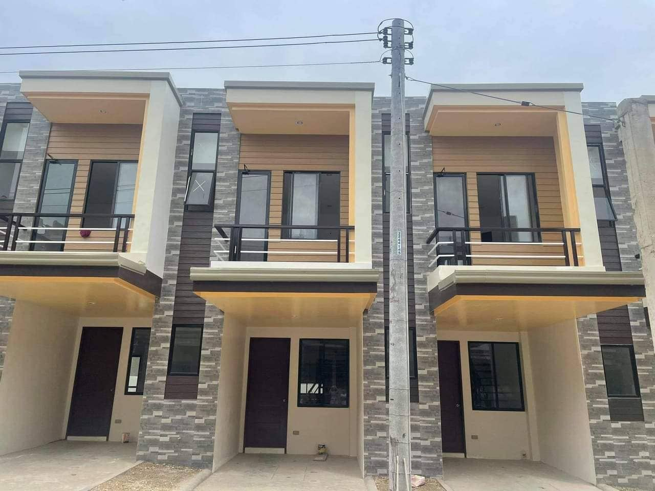 TOWNHOUSE END UNIT AT NANGKA, CONSOLACION