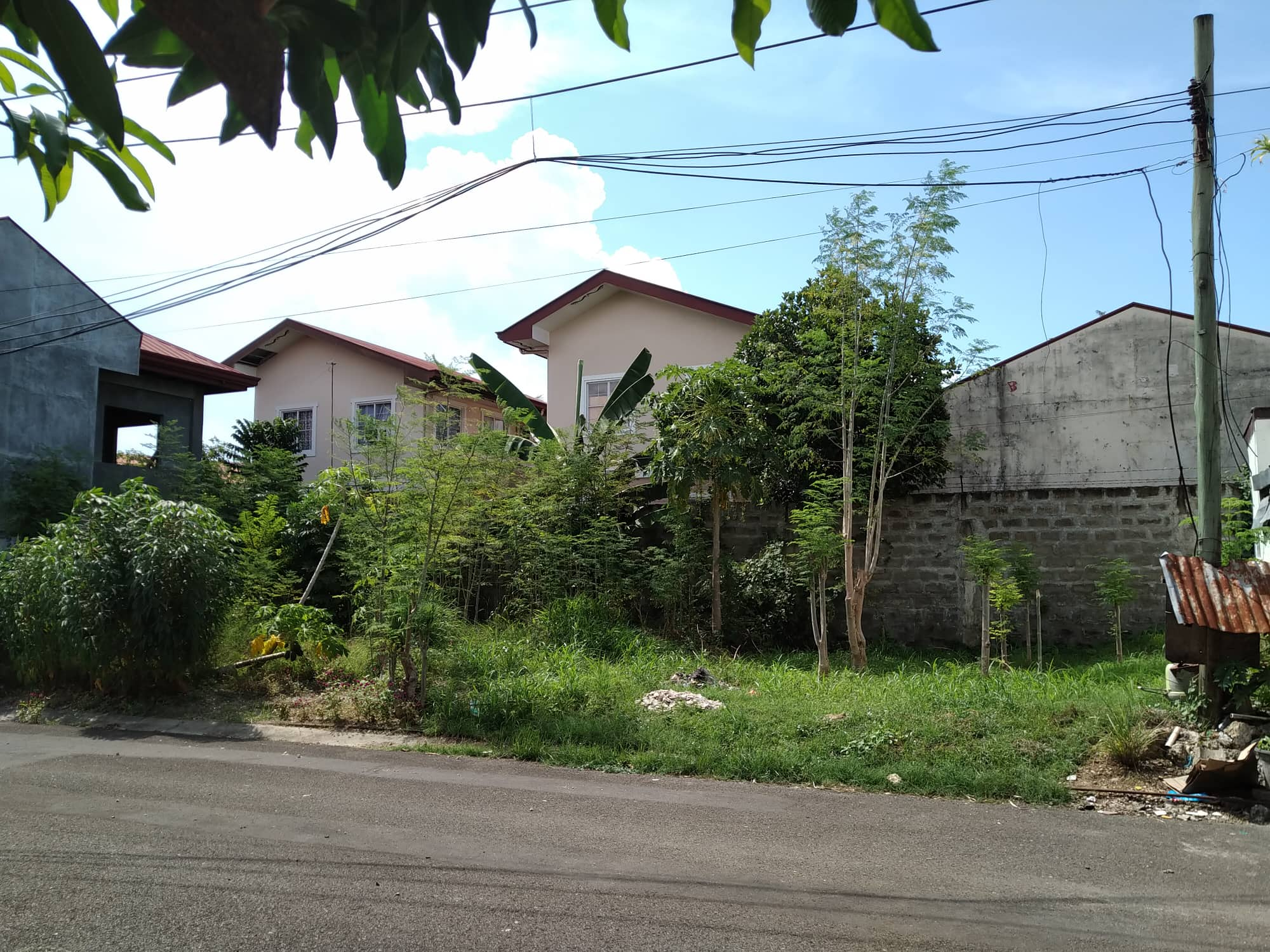 RESIDENTIAL LOT IN PENINSULA PLACE, MACTAN, CEBU