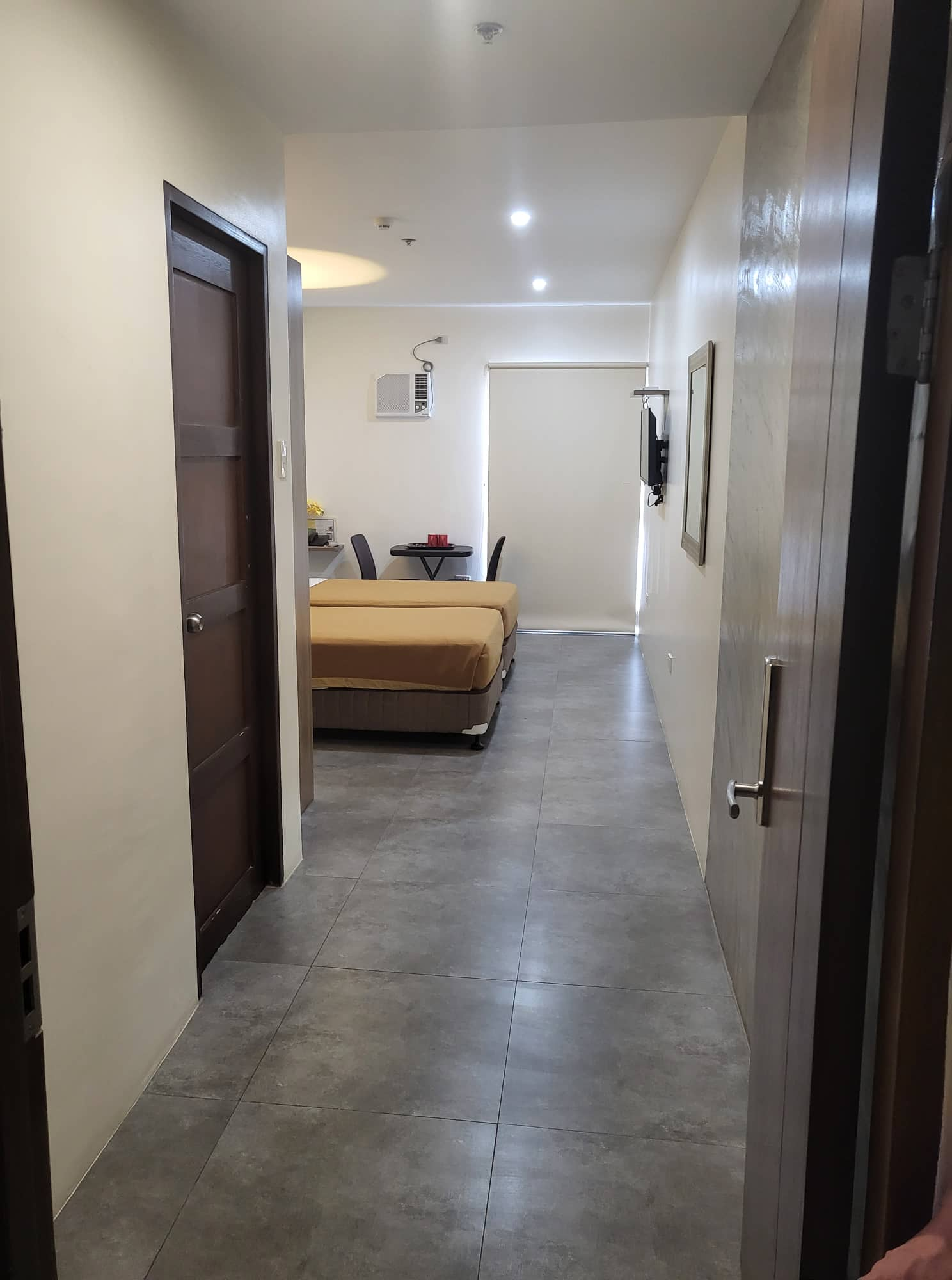 STUDIO DELUXE ROOM FOR RENT NEAR JY MALL LAHUG, CEBU CITY