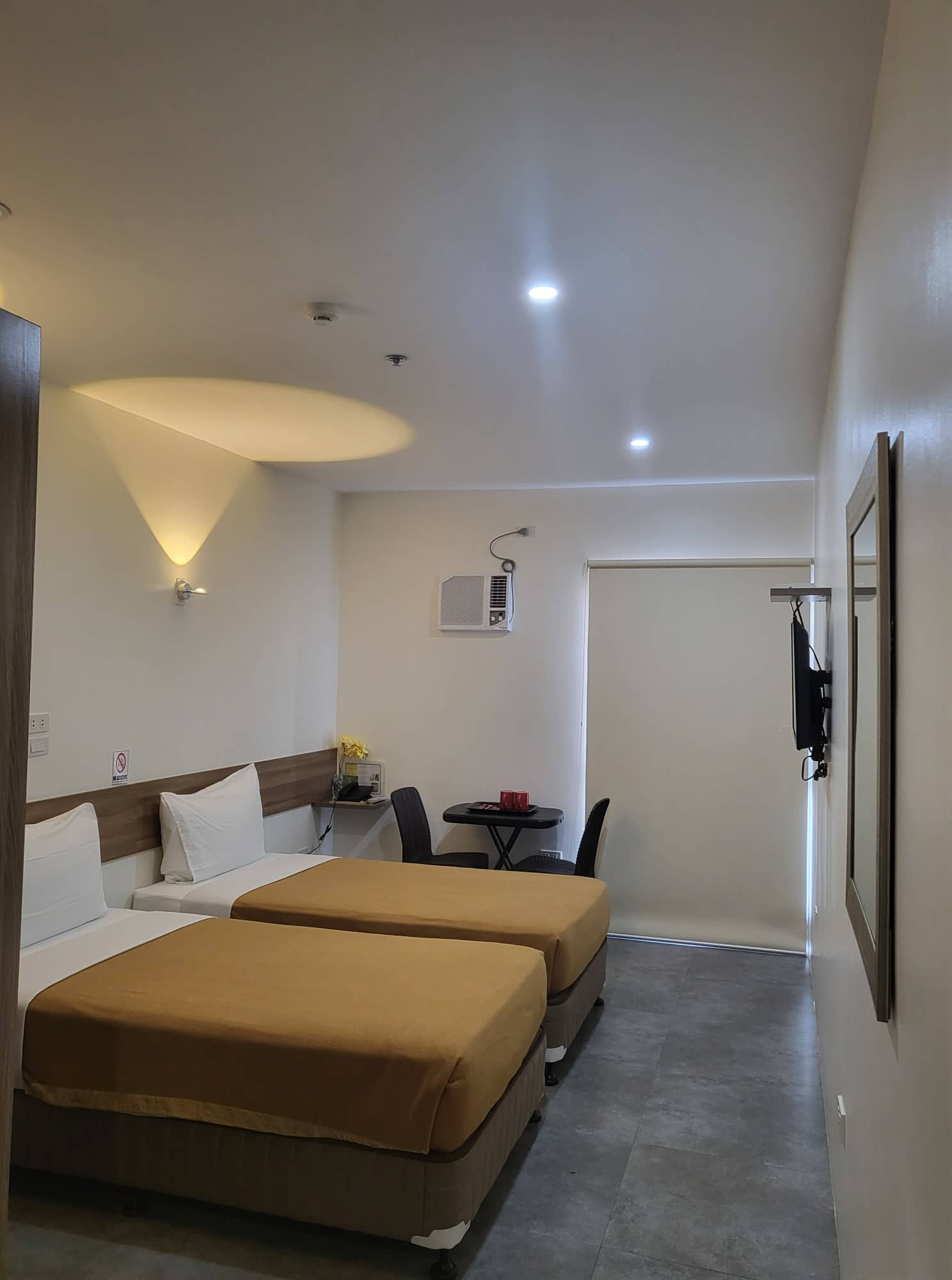 STUDIO DELUXE ROOM FOR RENT NEAR JY MALL LAHUG, CEBU CITY