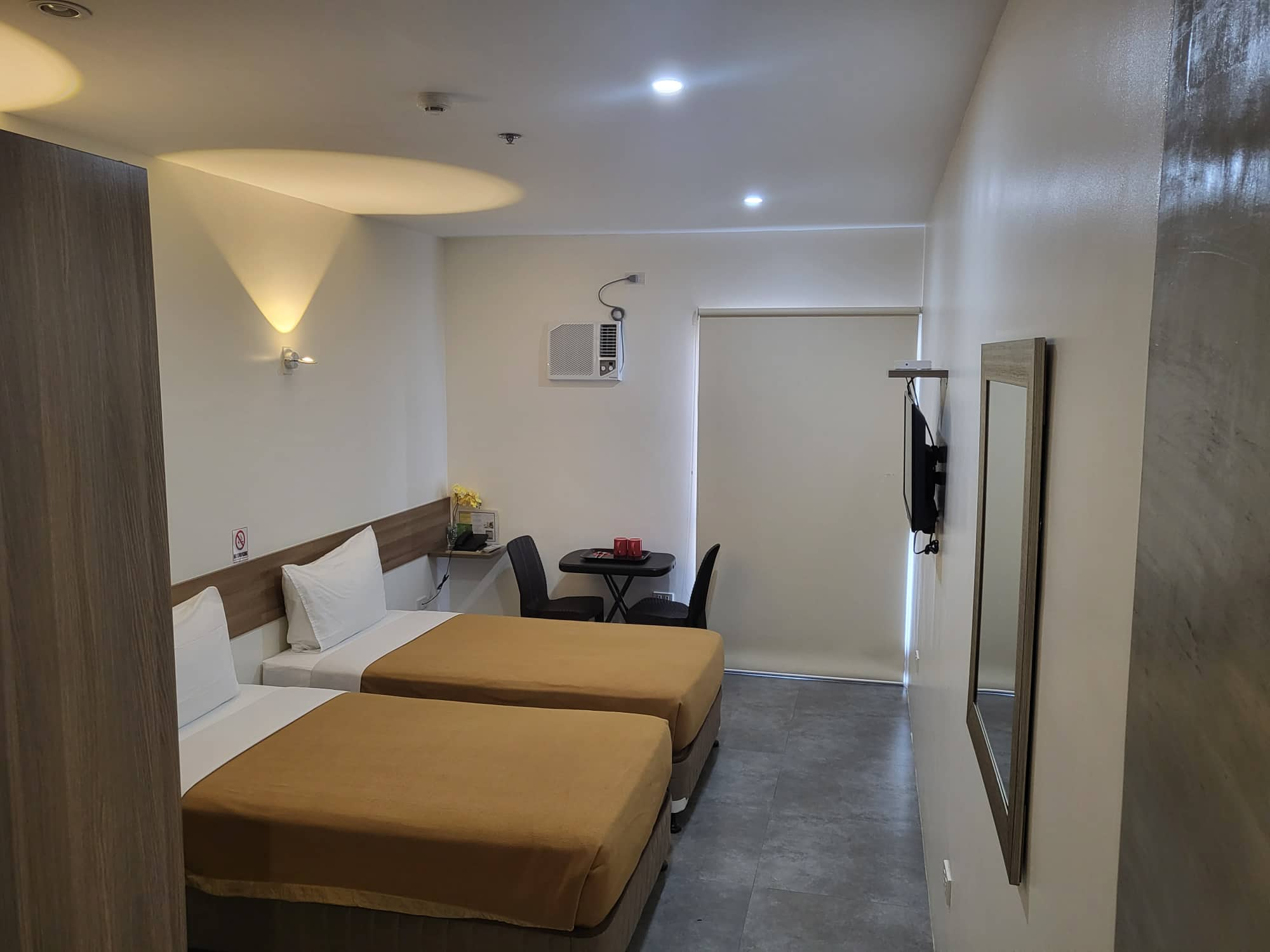 STUDIO DELUXE ROOM FOR RENT NEAR JY MALL LAHUG, CEBU CITY